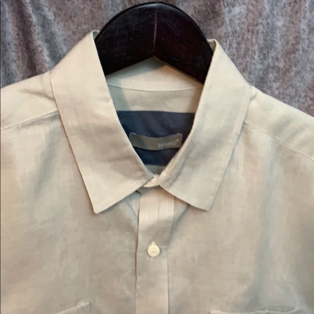 Cotton and linen men’s short sleeve shirt.  Beige